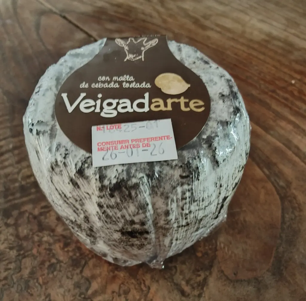 Queso de Cabra Semicurado con Malta (420g)  - Veigadarte