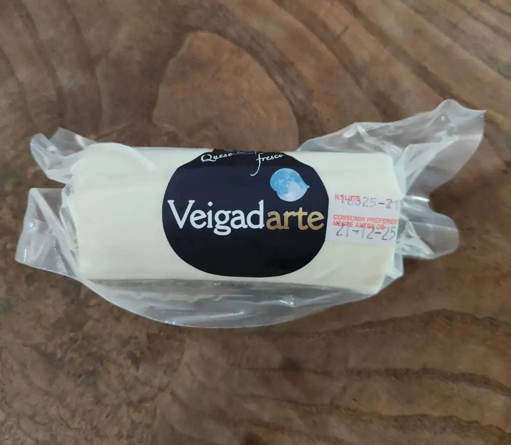 [CN400019] Fresh Goat Cheese Veigadarte Roll 200 g.