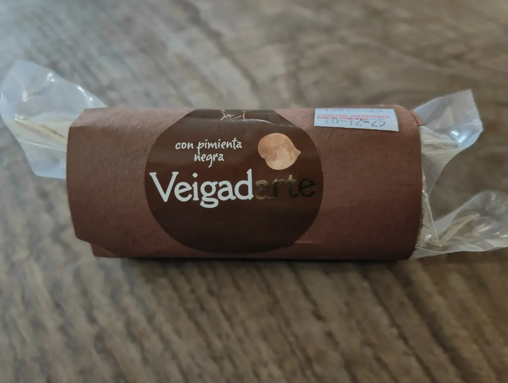 Queso Fresco de Cabra con Pimienta Negra (200g)  - Veigadarte
